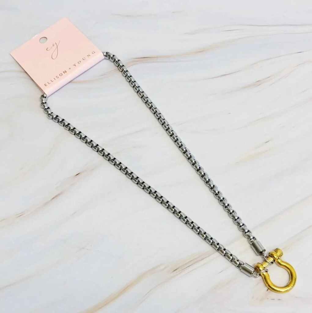 Box chain necklace with shackle pendant on gift card